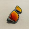 Lunettes de Soleil 897 The Flats Homme De La Marque Maui Jim Coloris Gris Foncé Opticien Stéphanie Danjou Cambrai